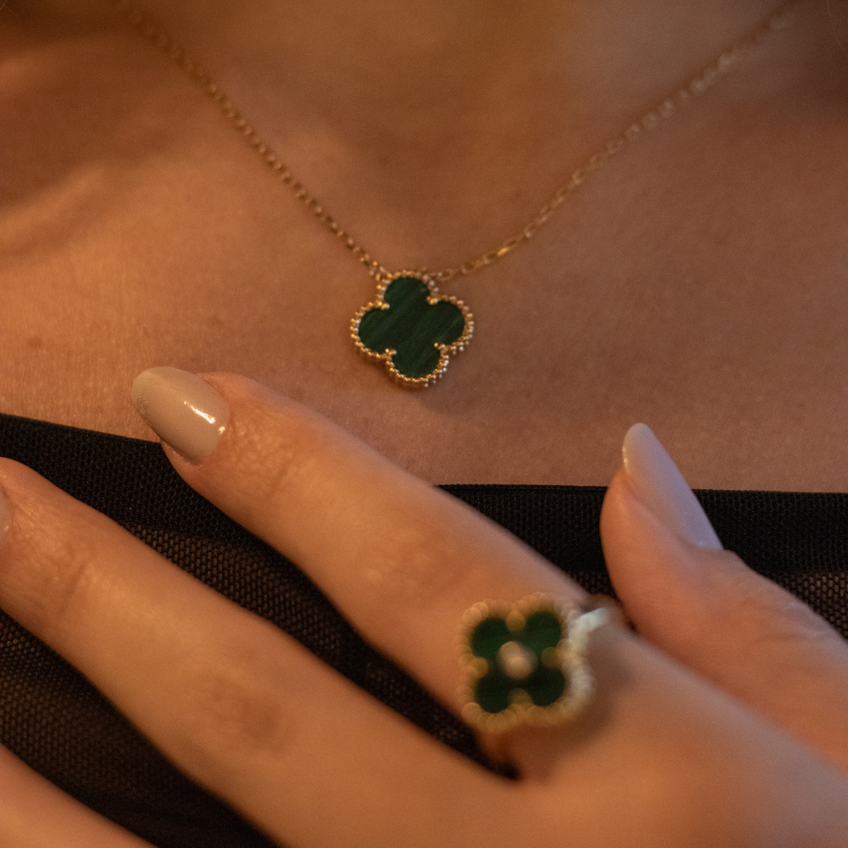 Colar Vintage Alhambra Pingente Único Trevo Verde - Ouro 18K
