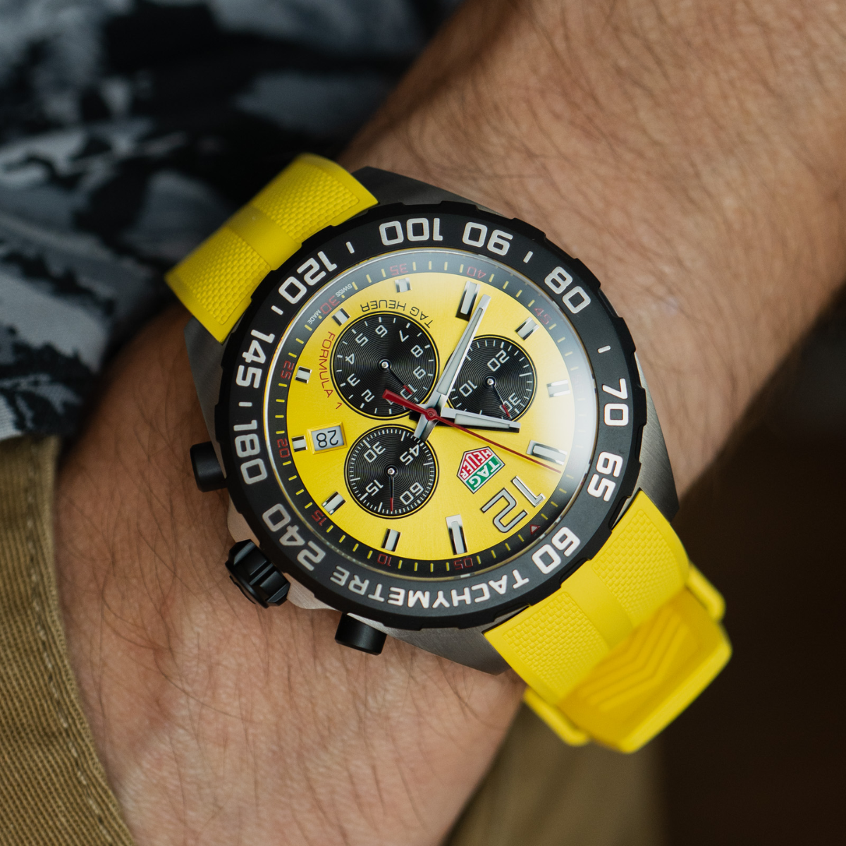 Relógio T.H Formula 1 Tachymetre Fundo Amarelo - Pulseira Borracha