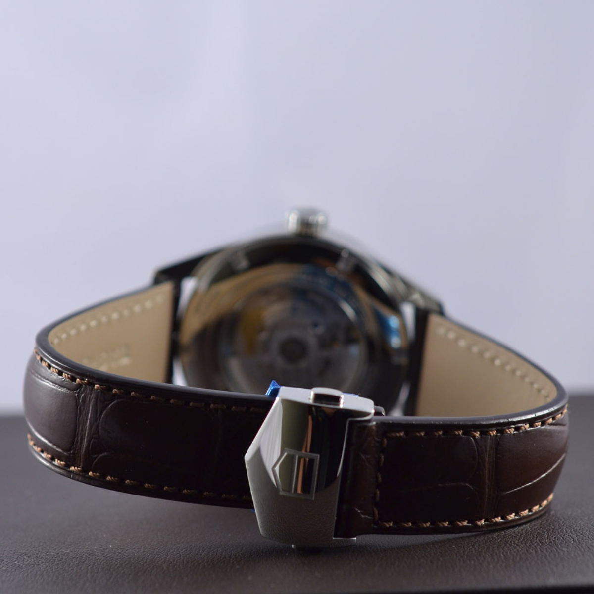 Relógio T.H Carrera Calibre 5 Day Date Fundo Branco Pulseira de Couro