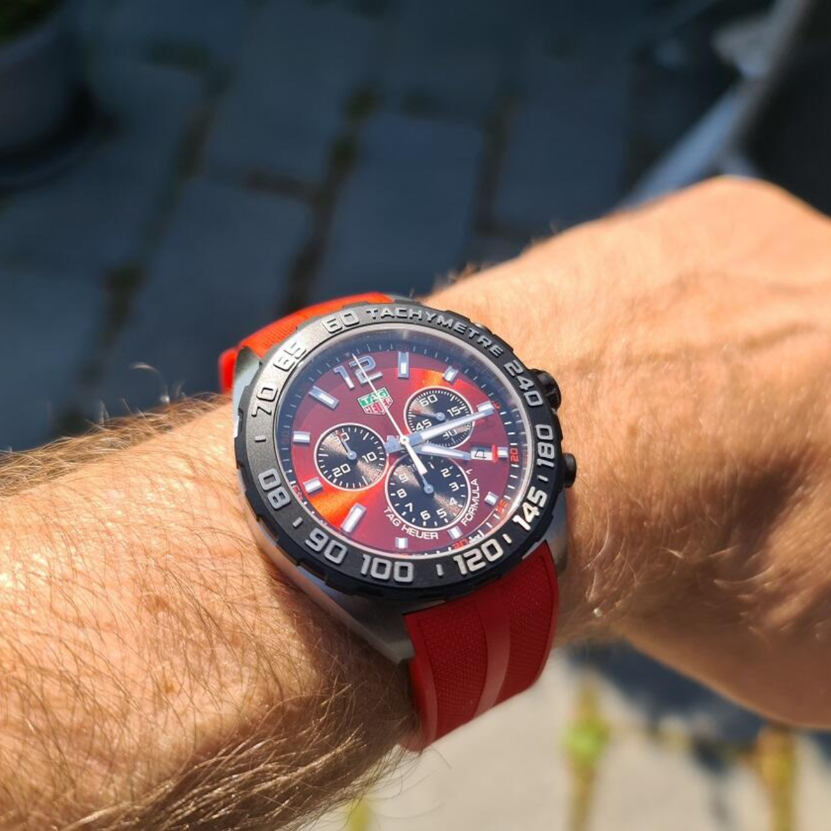 Relógio T.H Formula 1 Tachymetre Fundo Vermelho - Pulseira Borracha