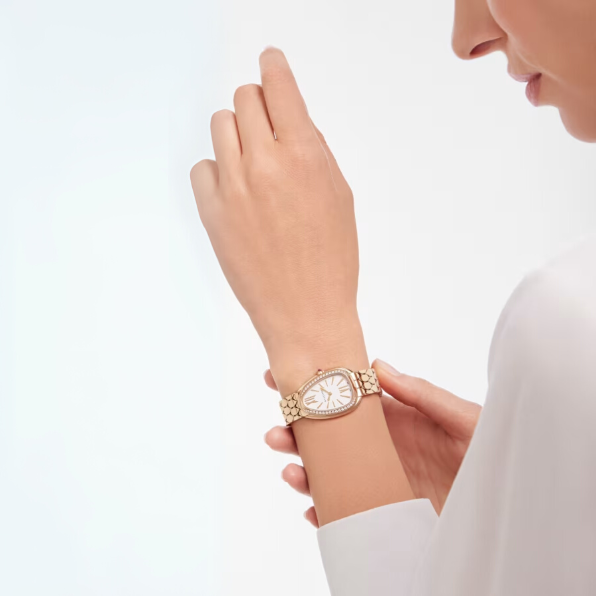 Relogio Serpenti Cravejado Fundo Branco - Ouro Rose