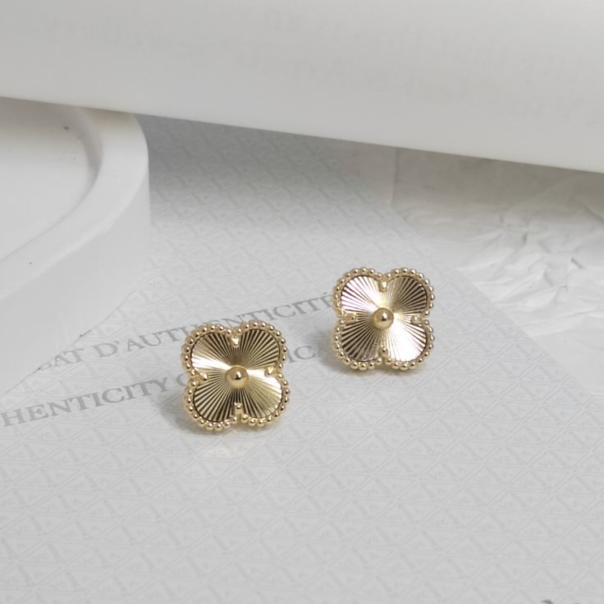 Brinco Pingente Alhambra Trevo Brilhante - Ouro 18K