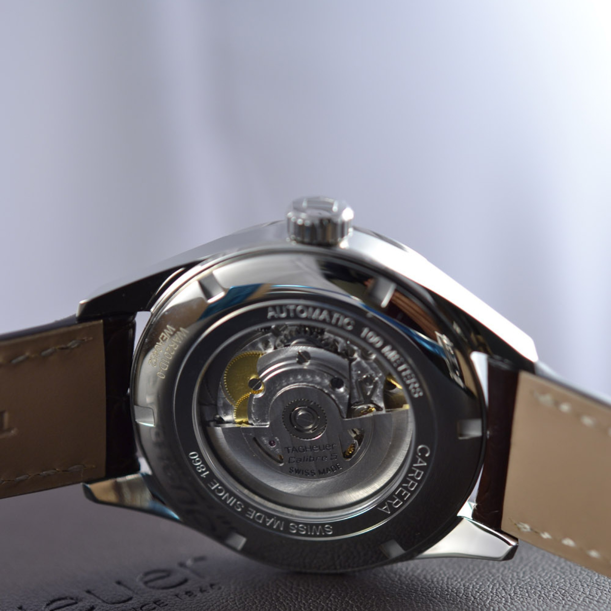 Relógio T.H Carrera Calibre 5 Day Date Fundo Branco Pulseira de Couro