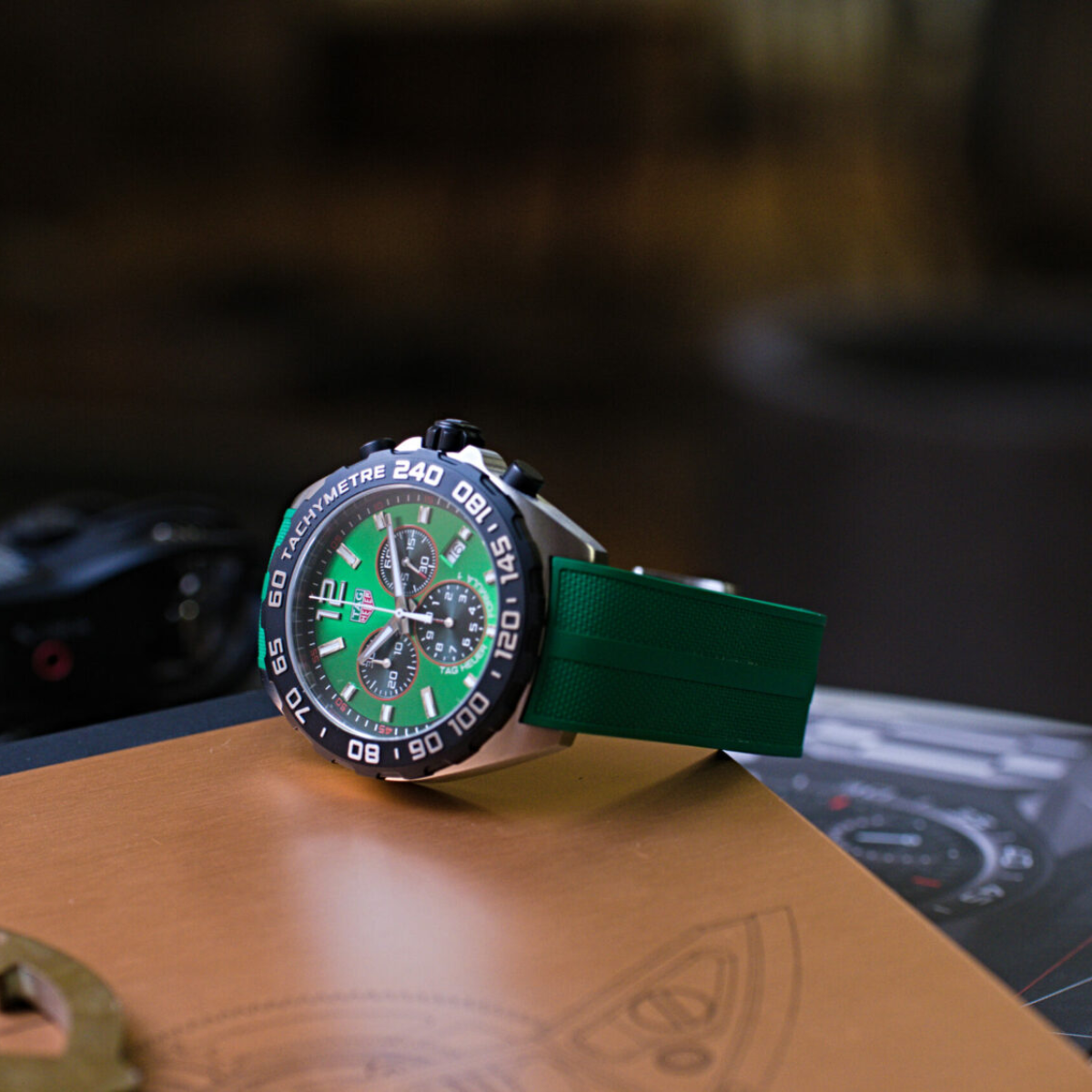 Relógio T.H Formula 1 Tachymetre Fundo Verde - Pulseira Borracha