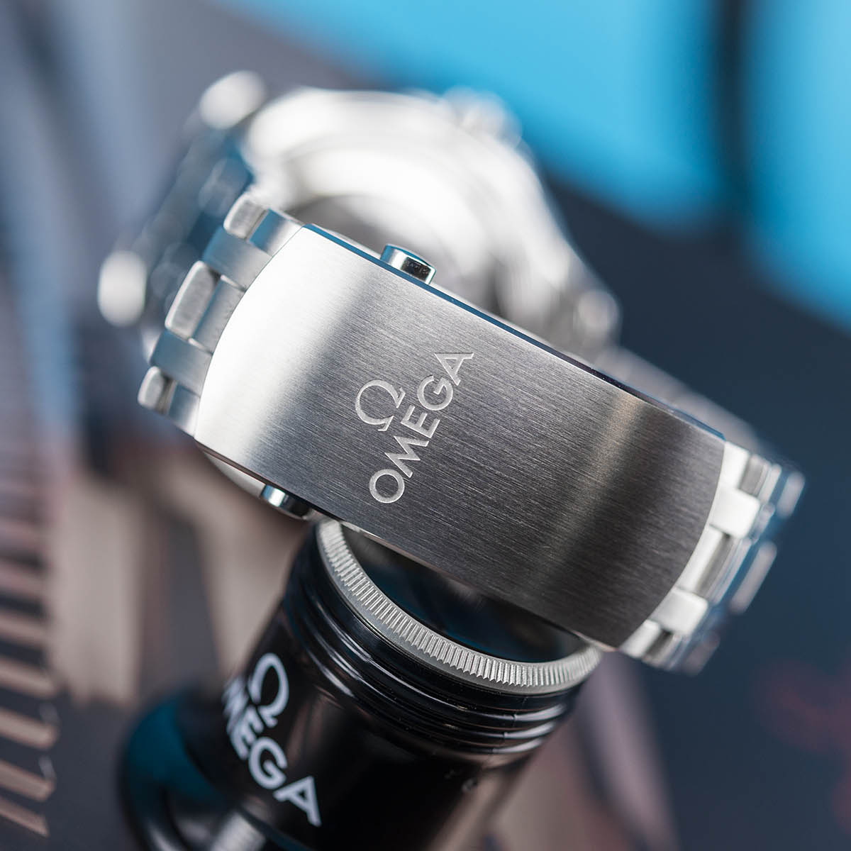 Relógio Omega Seamaster Diver 300M Fundo Cinza Bezel Azul