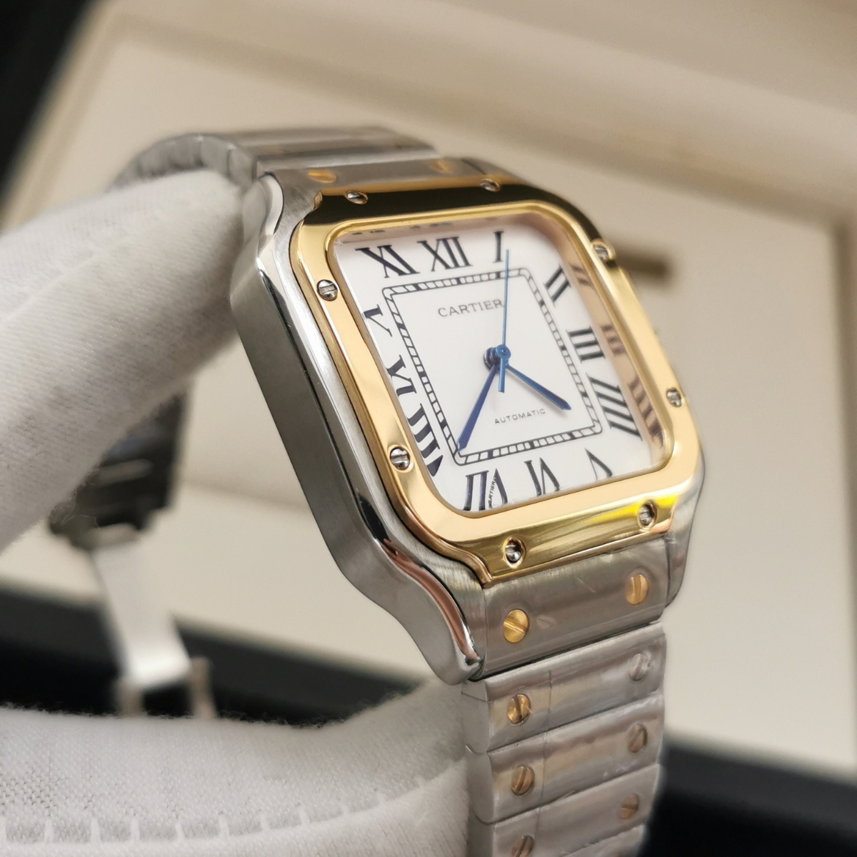 Relógio Santos de Cartier Detalhes Dourado