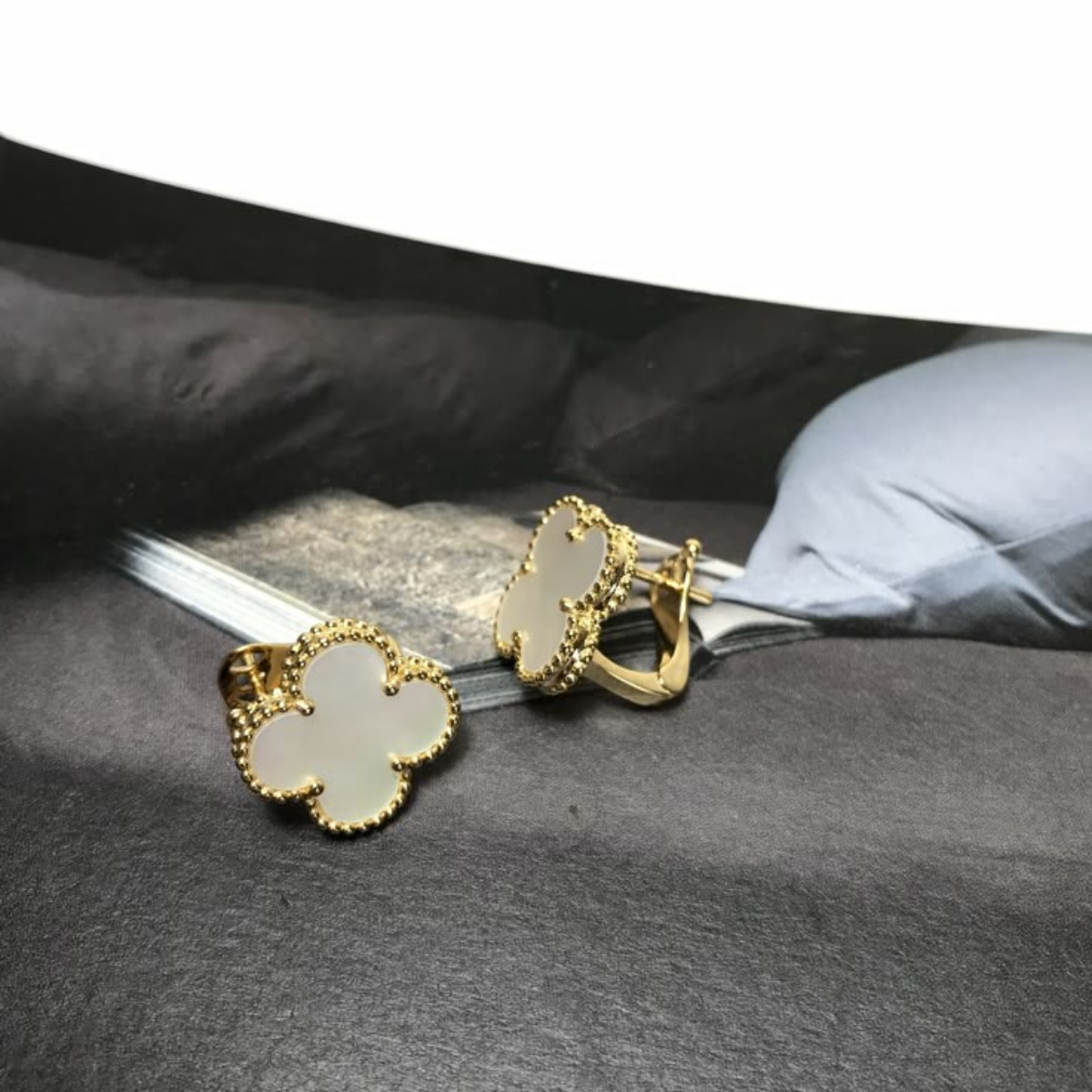 Conjunto Alhambra Vintage Trevo Completo Branco - Ouro 18K