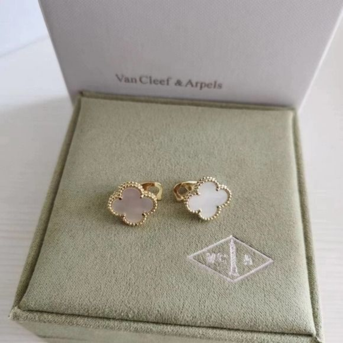 Conjunto Alhambra Vintage Trevo Completo Branco - Ouro 18K