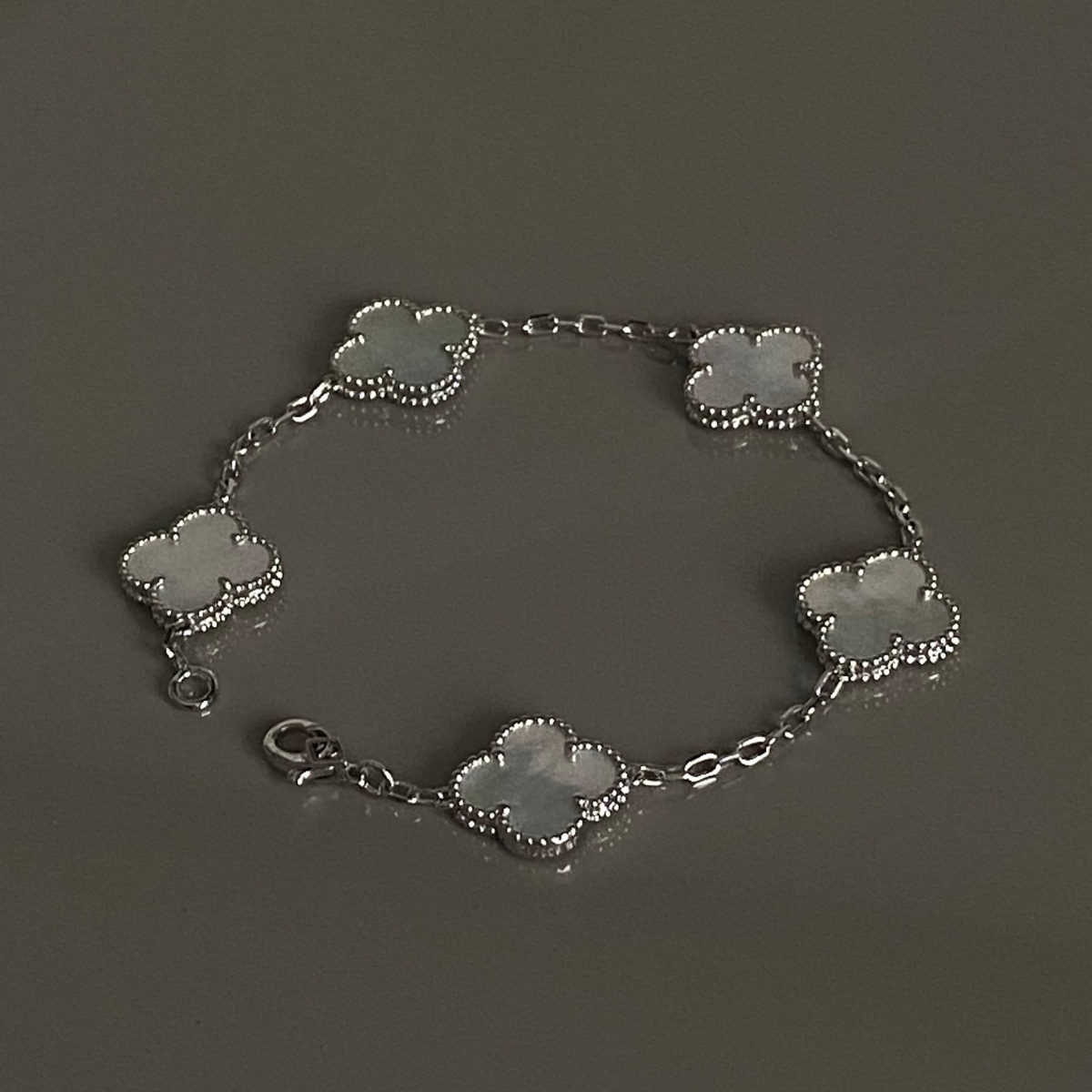Conjunto Alhambra Vintage Trevo Completo Branco - Prata de Lei