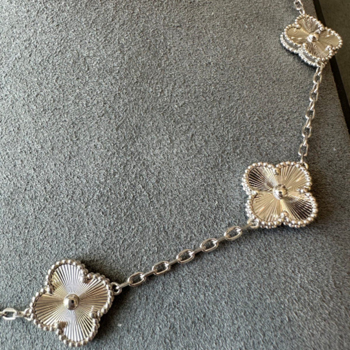 Conjunto Trevo Colar 10 Trevos e Pulseira Brilhante - Prata de Lei