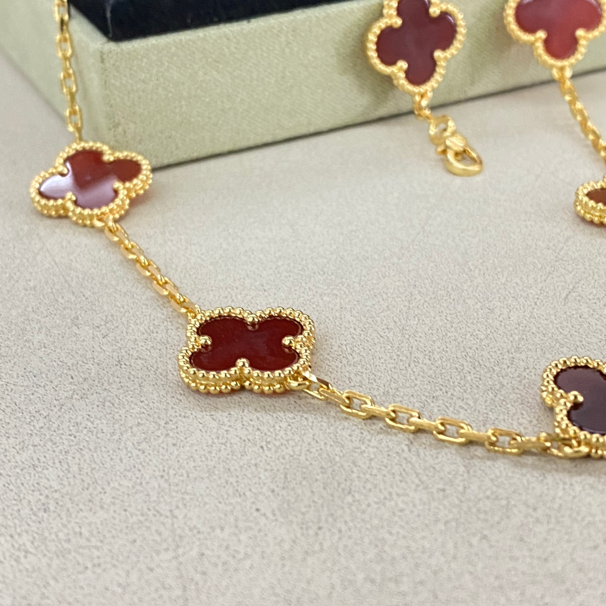 Conjunto Alhambra Trevo Colar 10 Trevos e Pulseira Vermelho - Ouro 18K