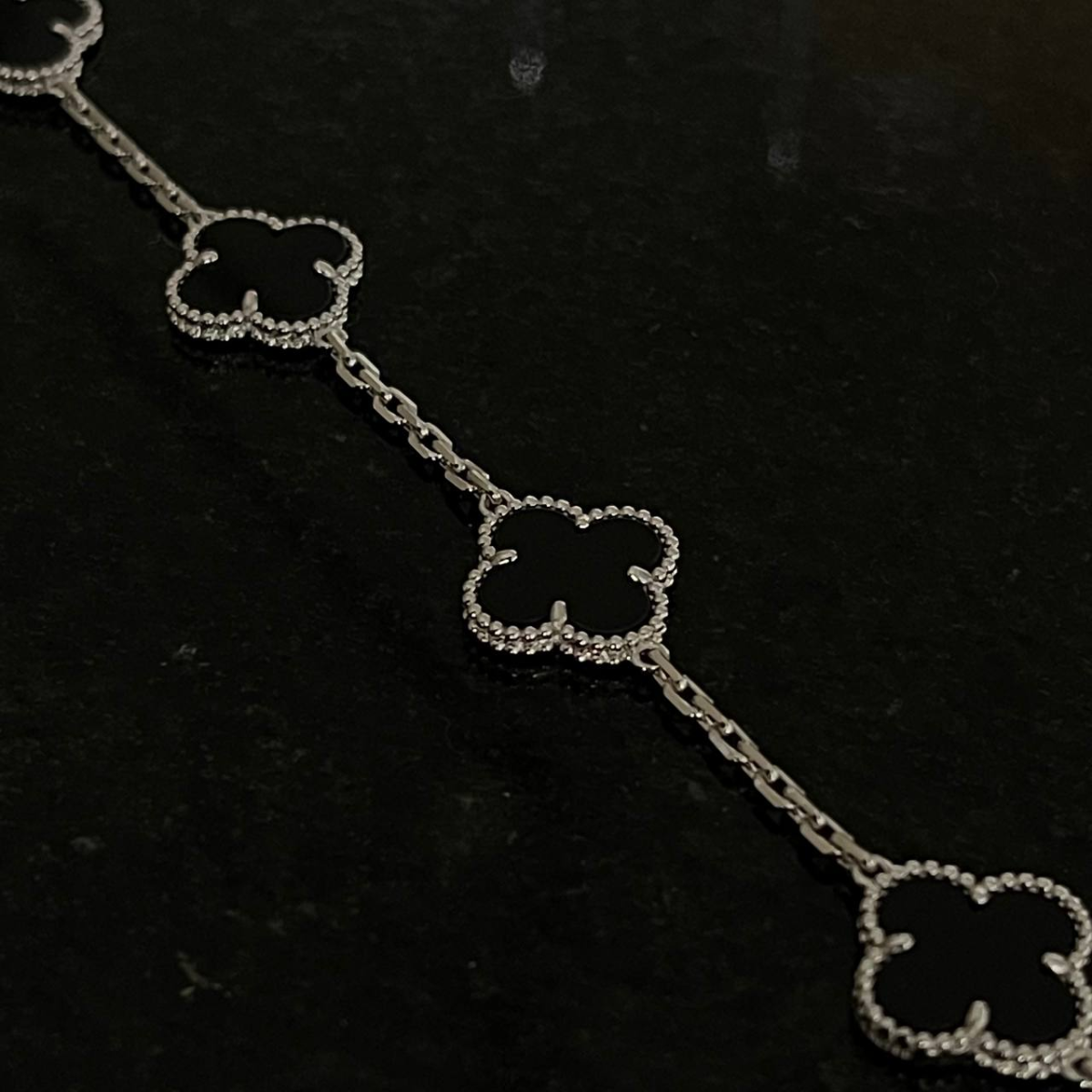 Conjunto Alhambra Trevo Colar 10 Trevos e Pulseira Preto - Prata de Lei