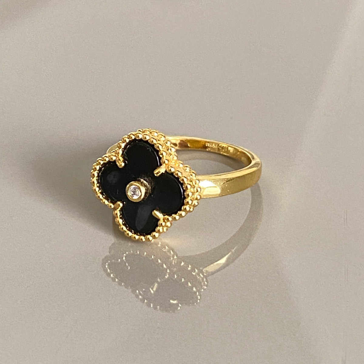 Anel Vintage Alhambra Preto - Ouro 18K