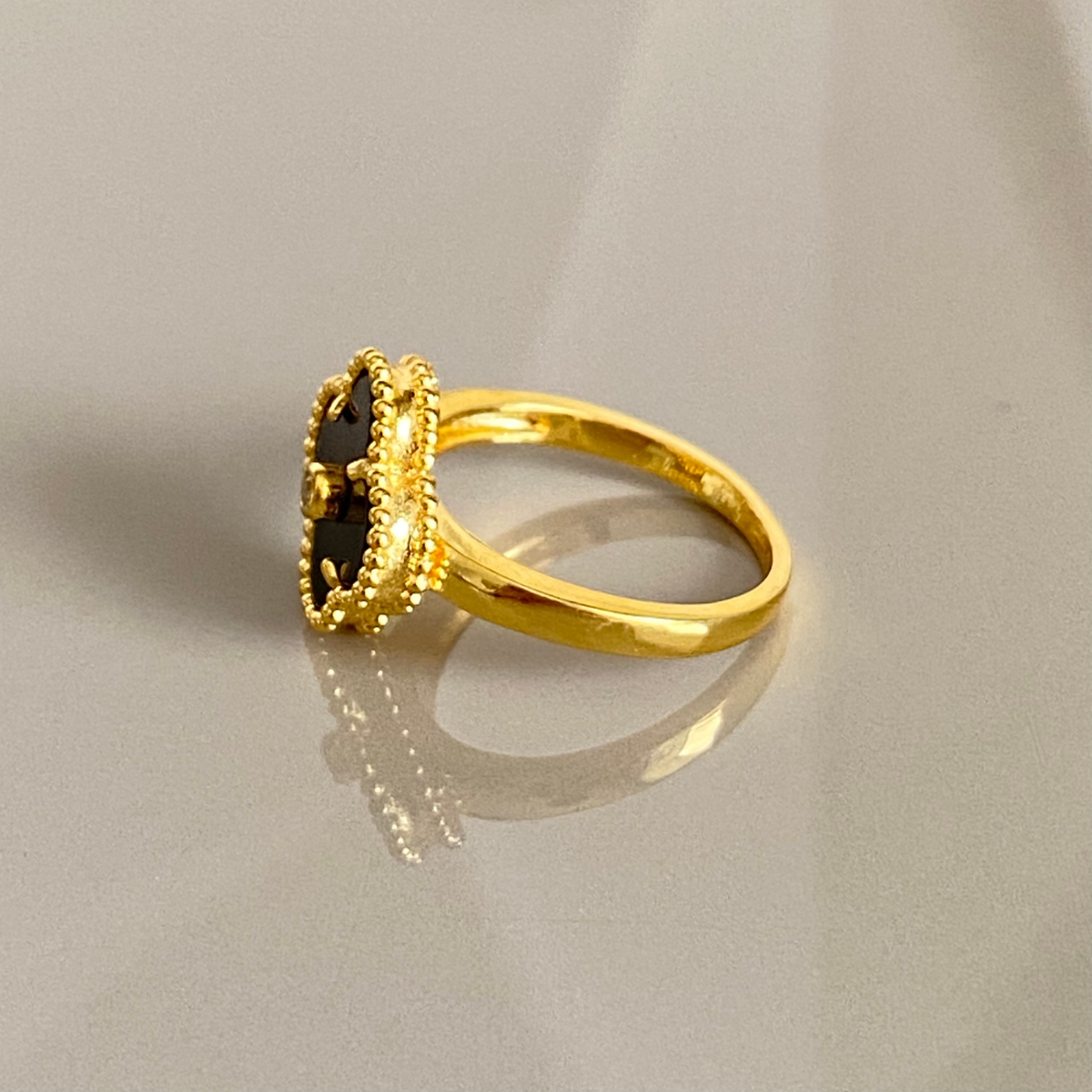 Anel Vintage Alhambra Preto - Ouro 18K