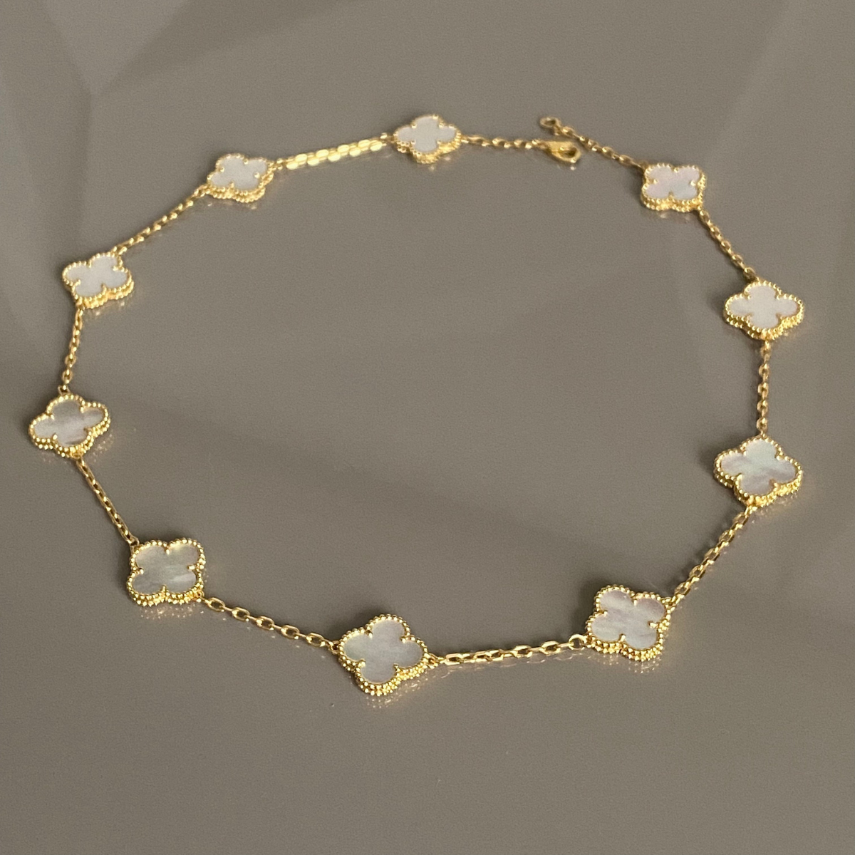 Conjunto Alhambra Trevo Colar 10 Trevos e Pulseira Branco - Ouro 18K