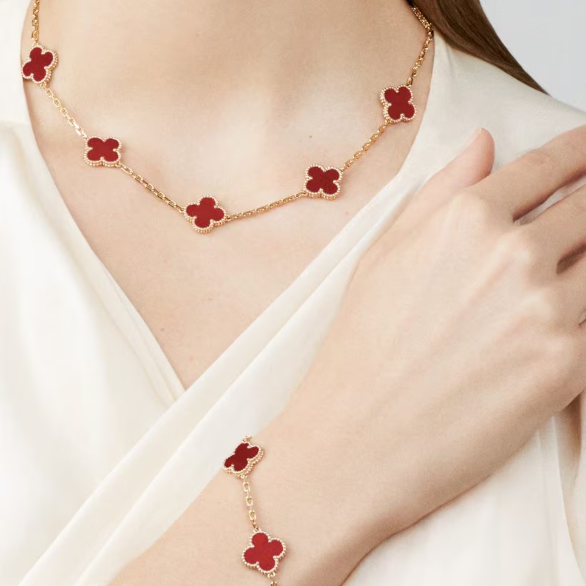 Colar Vintage Alhambra 10 Trevos Vermelho - Ouro 18K