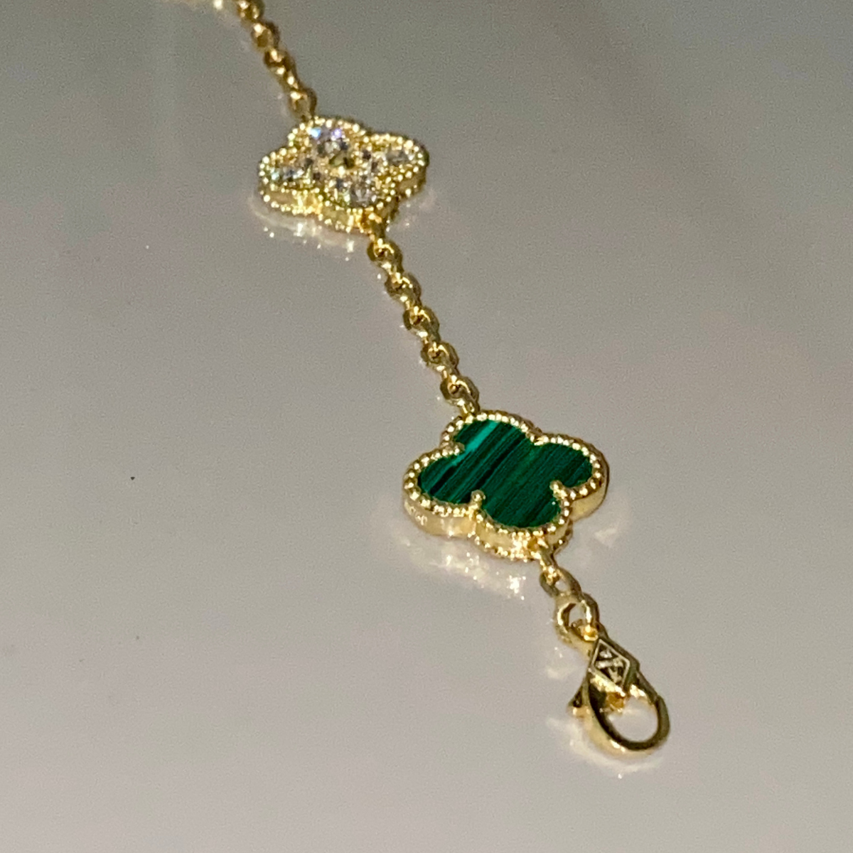 Pulseira Vintage Alhambra 5 Trevos Cravejado Snowflake Verde - Ouro 18K