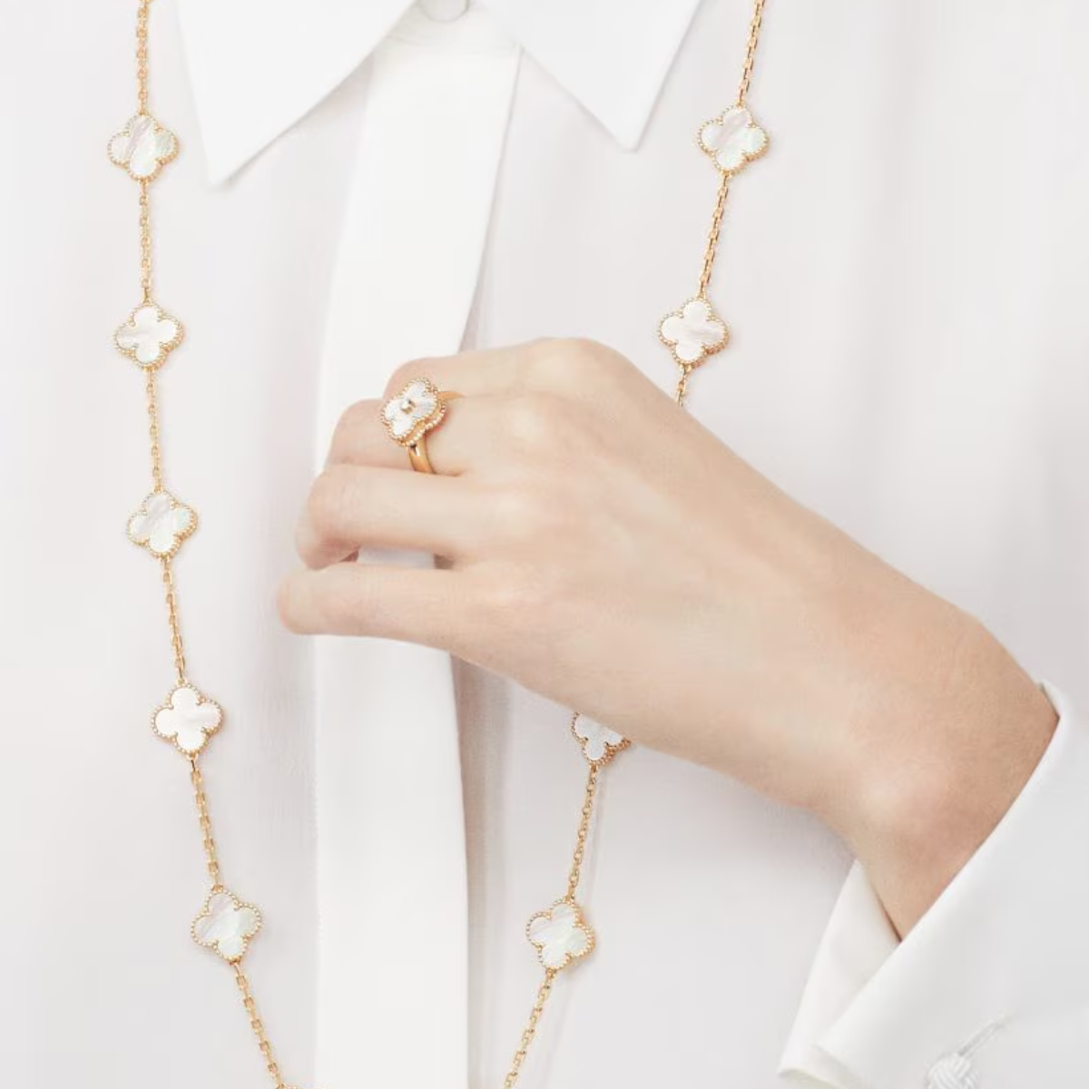 Colar Vintage Alhambra 20 Trevos Branco - Ouro 18K