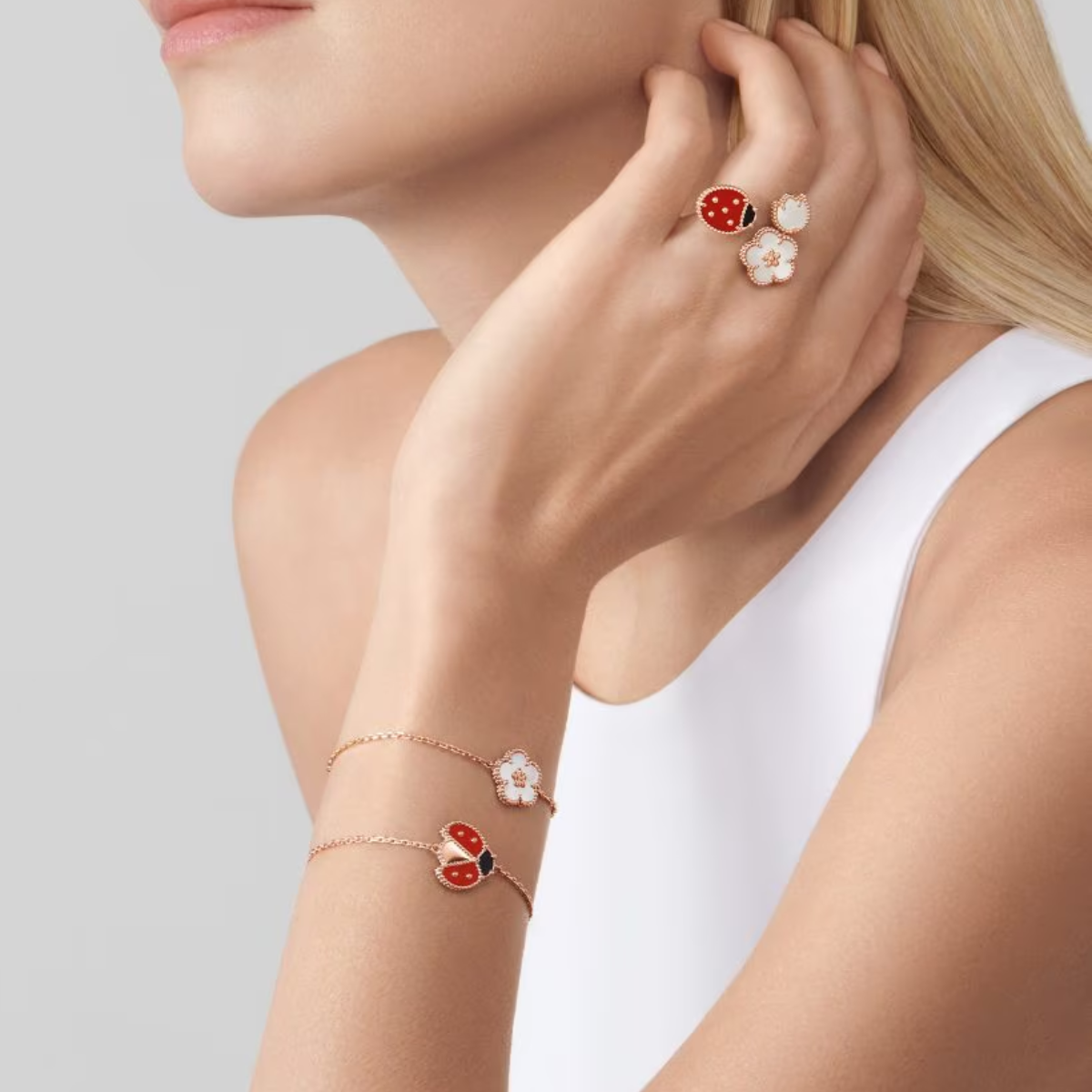 Pulseira VCA Lucky Spring Joaninha com Asas Abertas - Ouro Rose
