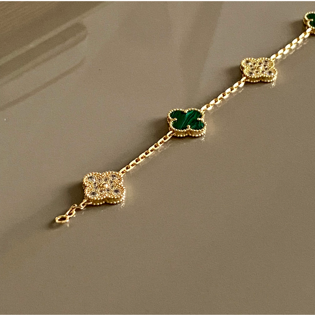 Pulseira Vintage Alhambra 5 Trevos Cravejado Snowflake Verde - Ouro 18K