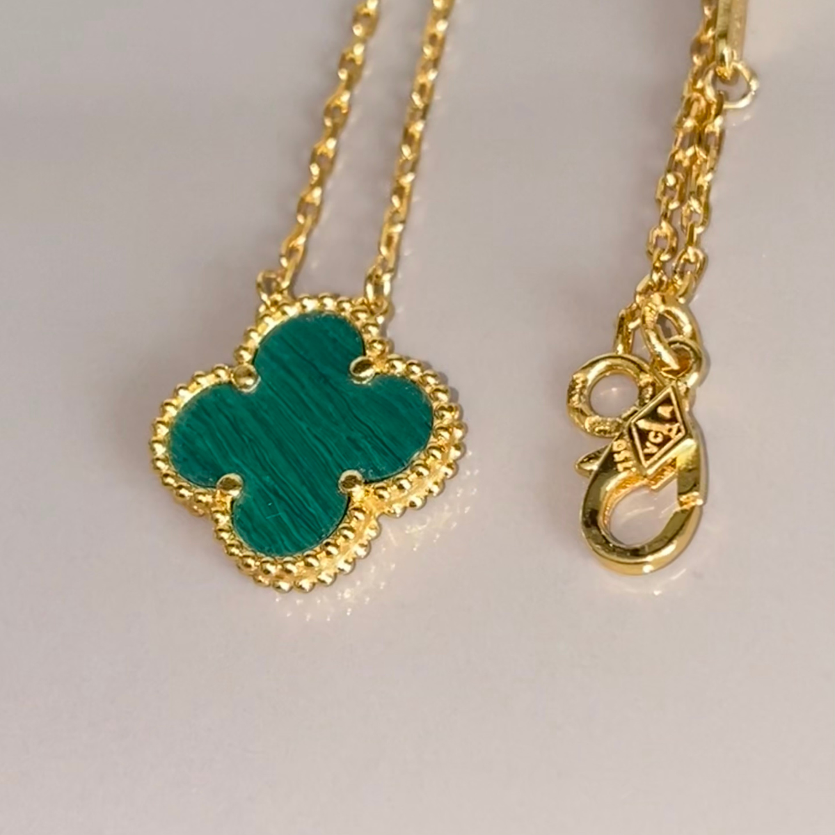 Colar Vintage Alhambra Pingente Único Trevo Verde - Ouro 18K