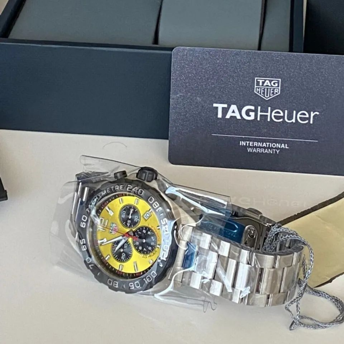 Relógio T.H Formula 1 Tachymetre Fundo Amarelo