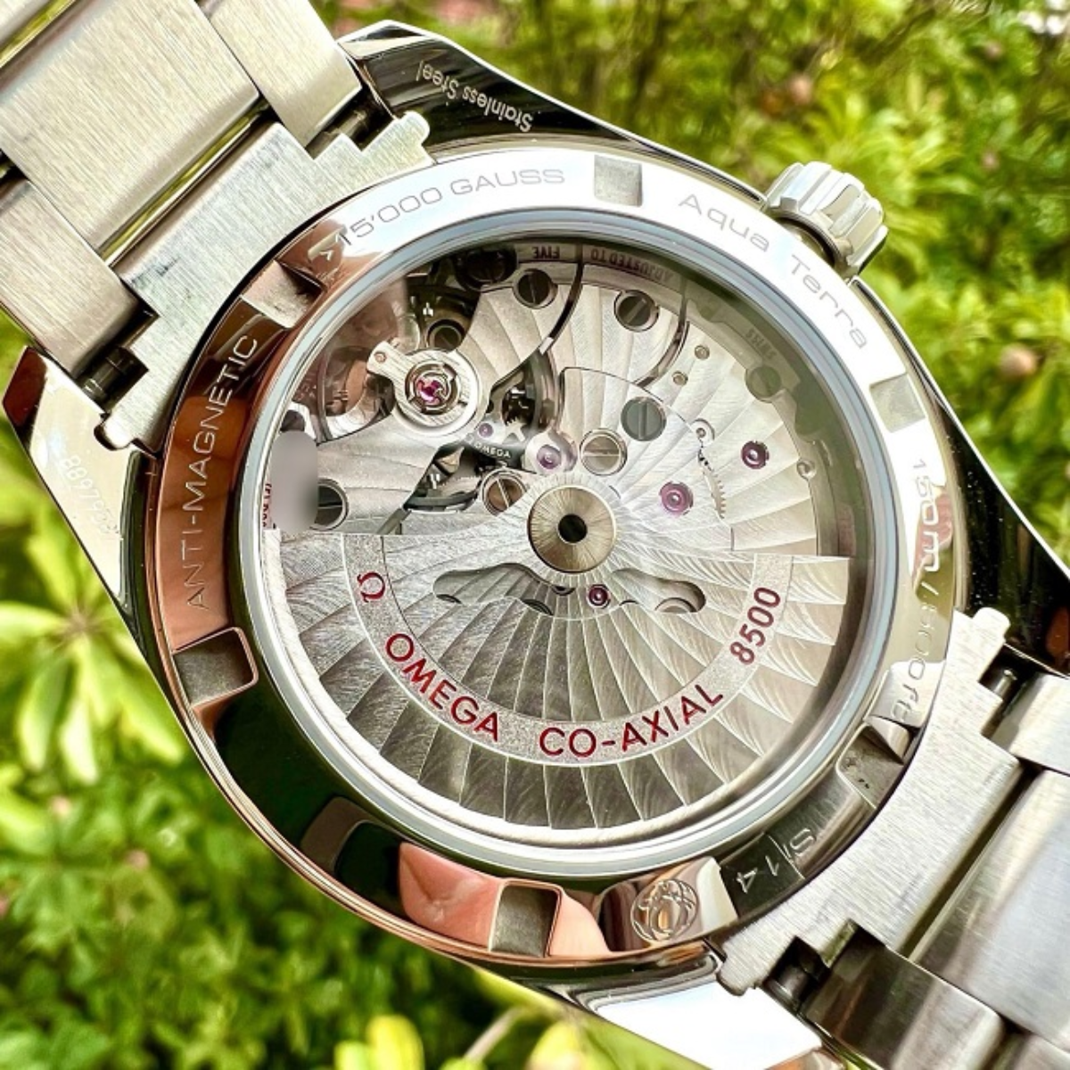 Relógio Omega Seamaster Aqua Terra 150M Calibre 8500 Fundo Branco