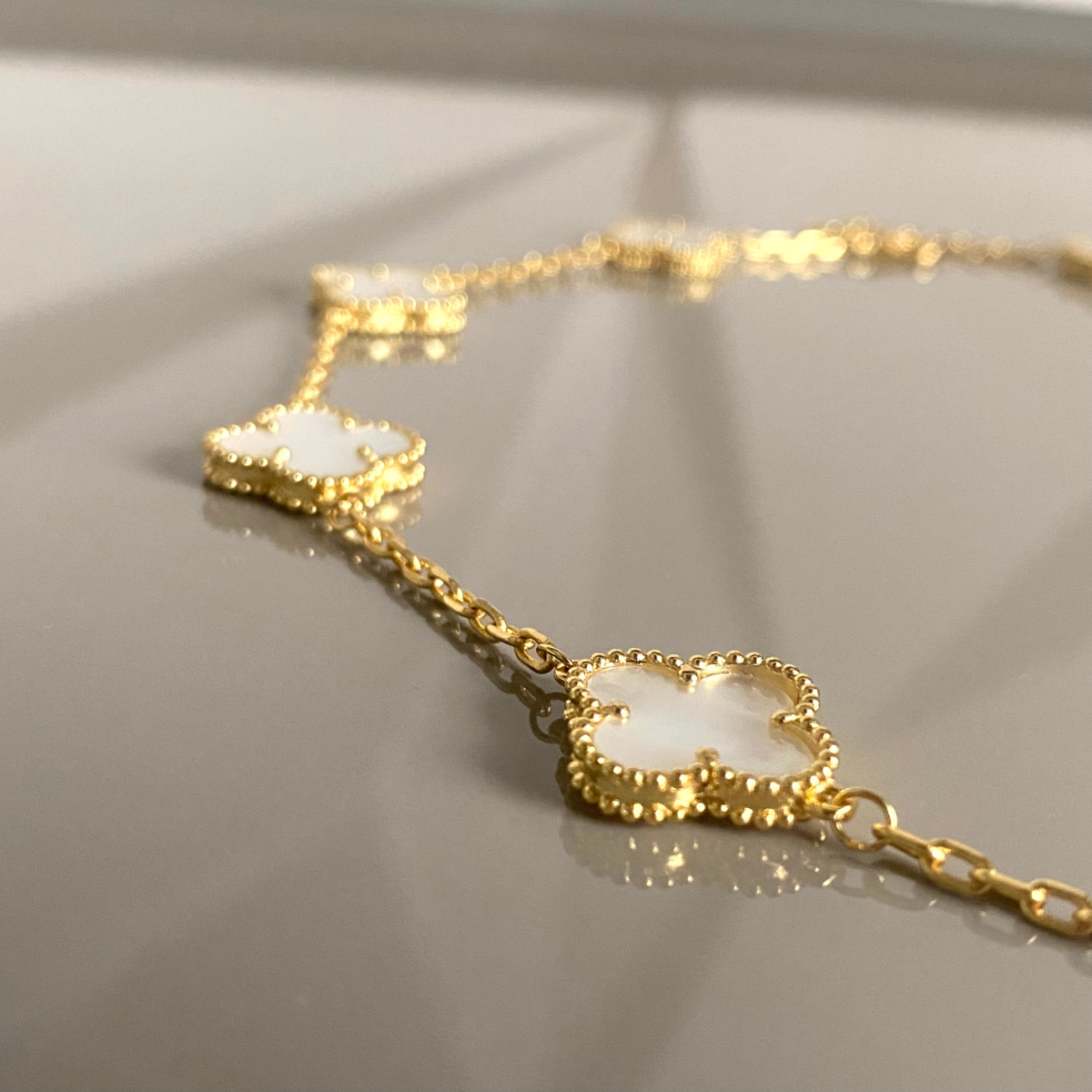 Conjunto Alhambra Vintage Trevo Completo Branco - Ouro 18K