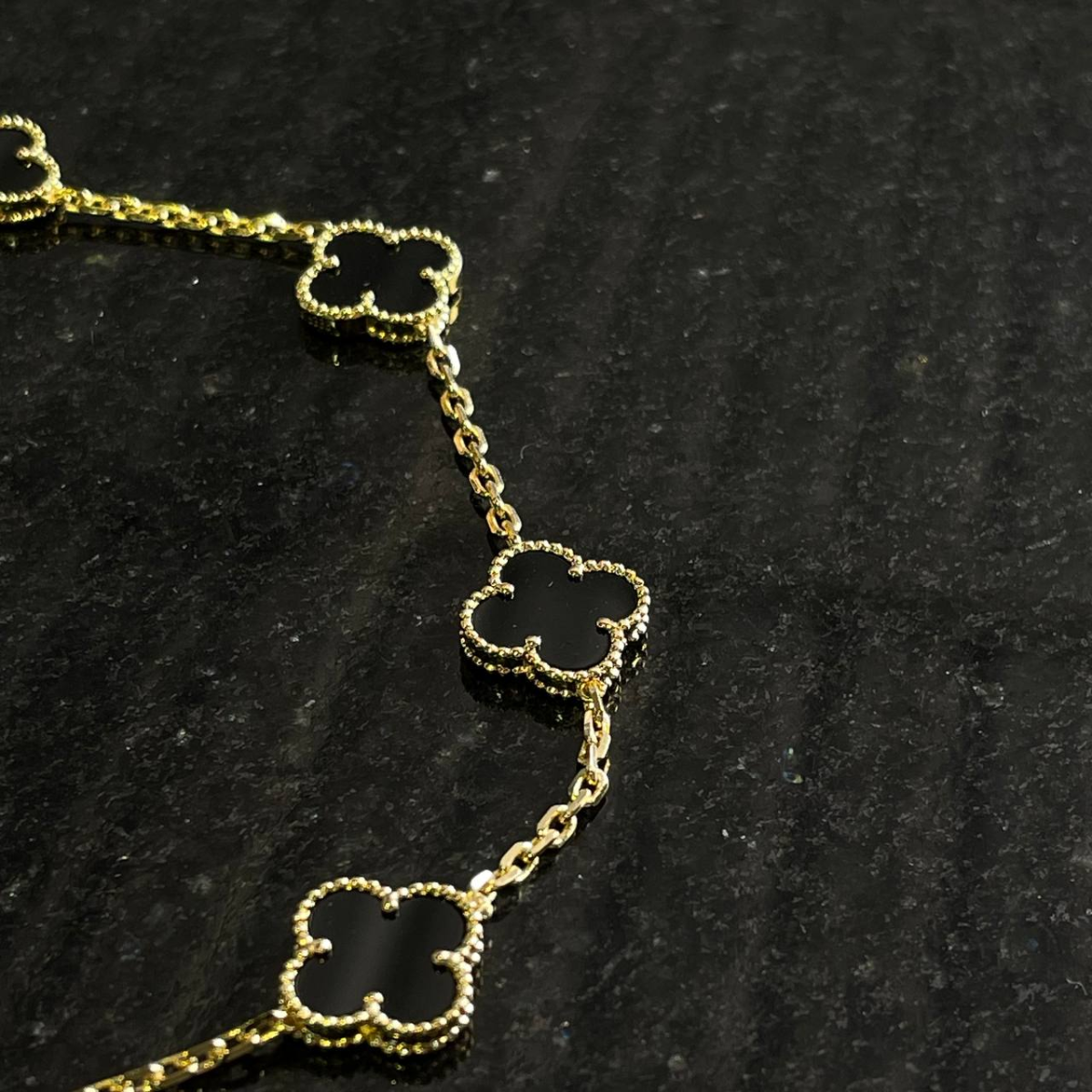 Pulseira Vintage Alhambra 5 Trevos Preto - Ouro 18K